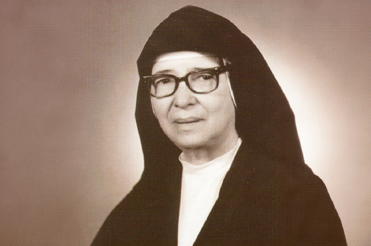 imagem da Beata Maria Romero olhando serenamente para frente e vestindo um hábito